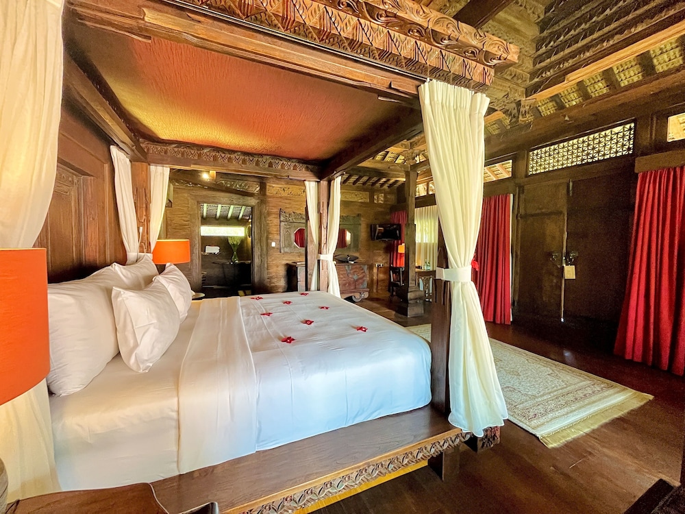 Chalet, King Bed, River Front