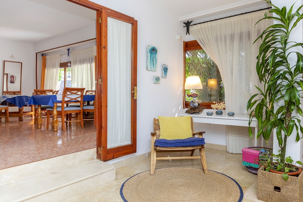 Manolita Hostal 12/71