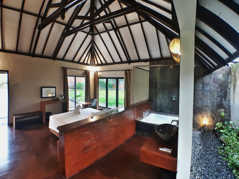 The Batu Hotel & Villas 50/50