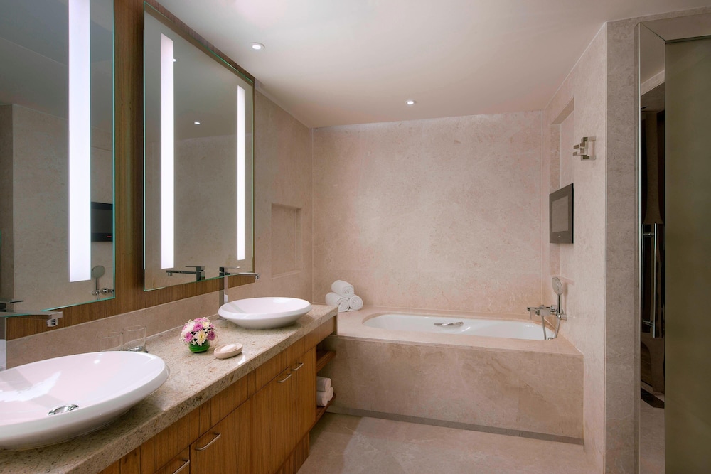 Sheraton Grand Bangalore Hotel At Brigade Gateway 15/67