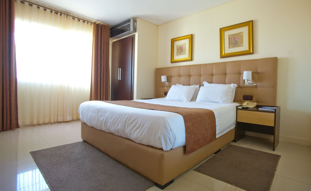 HOTEL MONTE CARLO 23/52