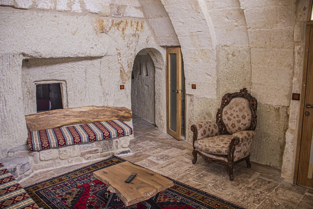 Junior Ottoman Cave 25/41