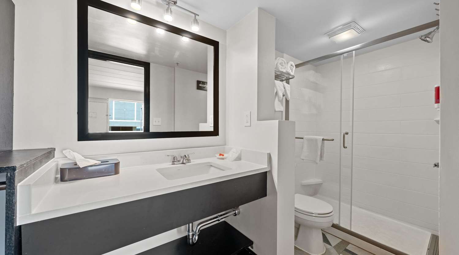 غرفة بسريرين مزدوجين، SureStay Hotel by Best Western Virginia Beach Royal Clipper 10/10