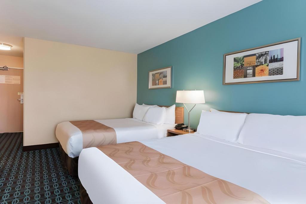Efficiency, 2 Queen Beds, Accessible