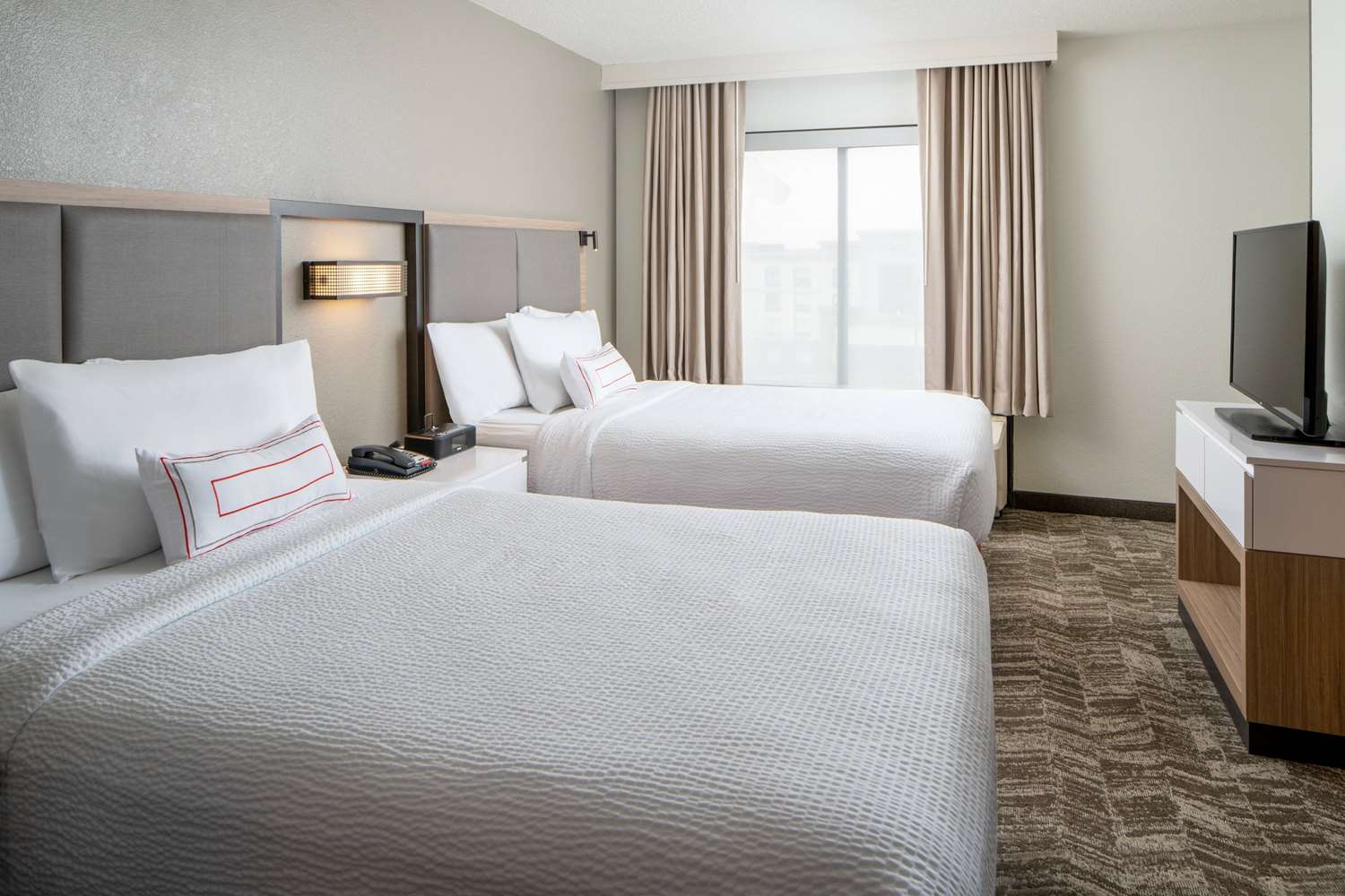 SUITE, 2 DOUBLE BEDS