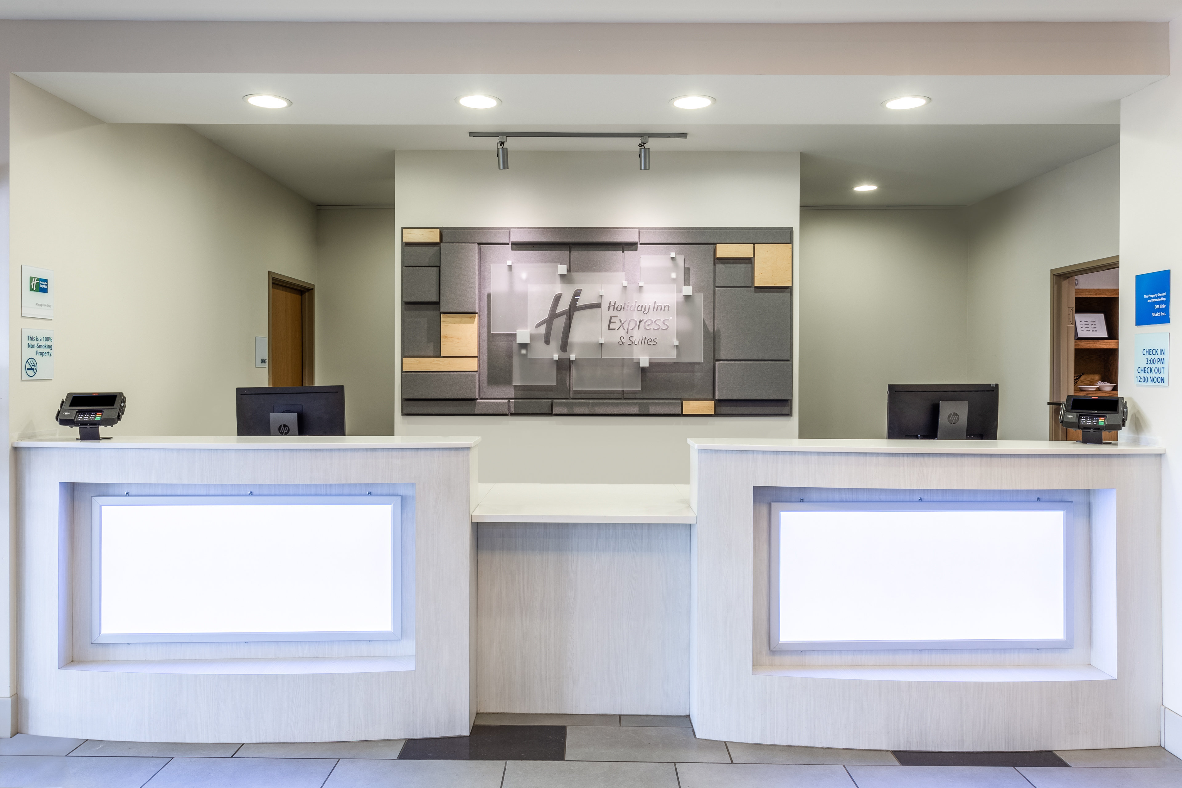 HOLIDAY INN EXPRESS HOTEL & SUITES ALBERT LEA - I-35 8/59