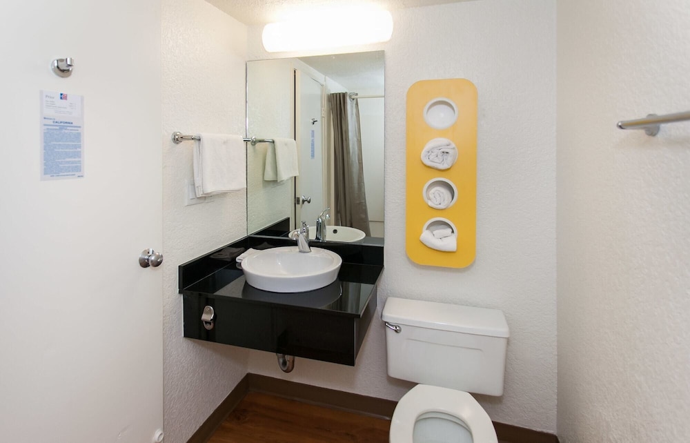 Motel6 Los Angeles, CA - Los Angeles - LAX 54/59