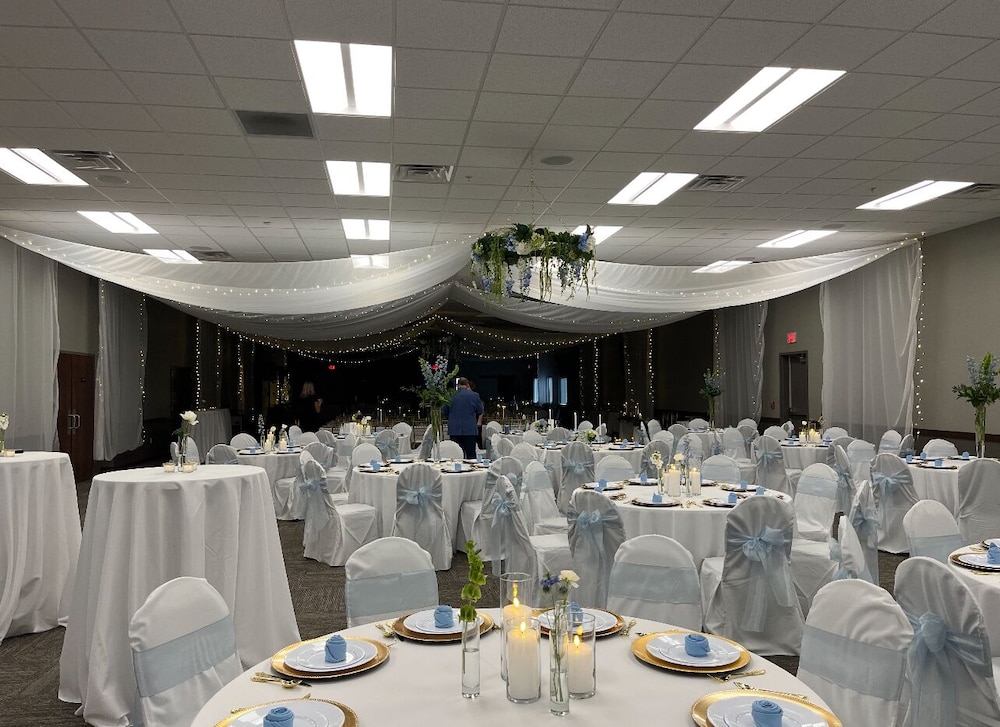 Cardinal Inn Hotel and Event Center 16/22