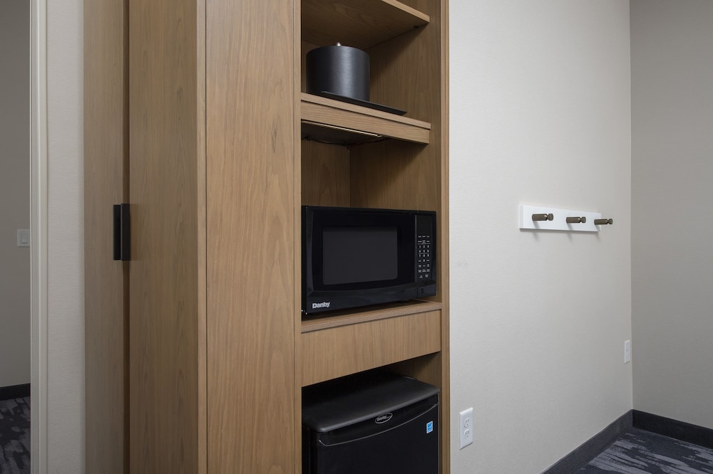 Fairfield Inn & Suites By Marriott Denver Tech Center North. 40/41