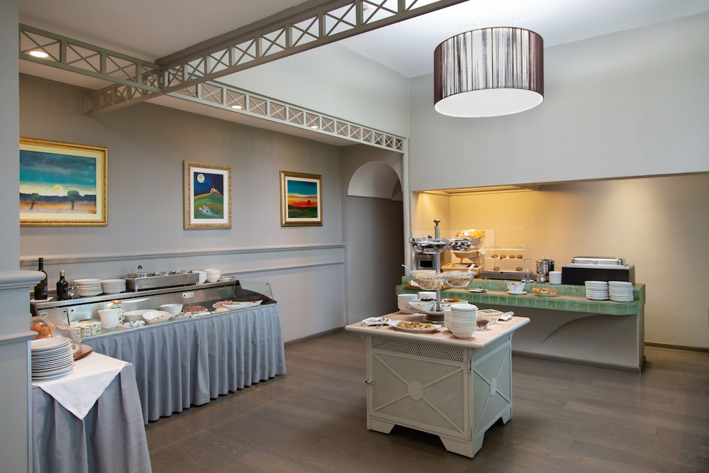 Hotel Castello Di Santa Vittoria 36/47