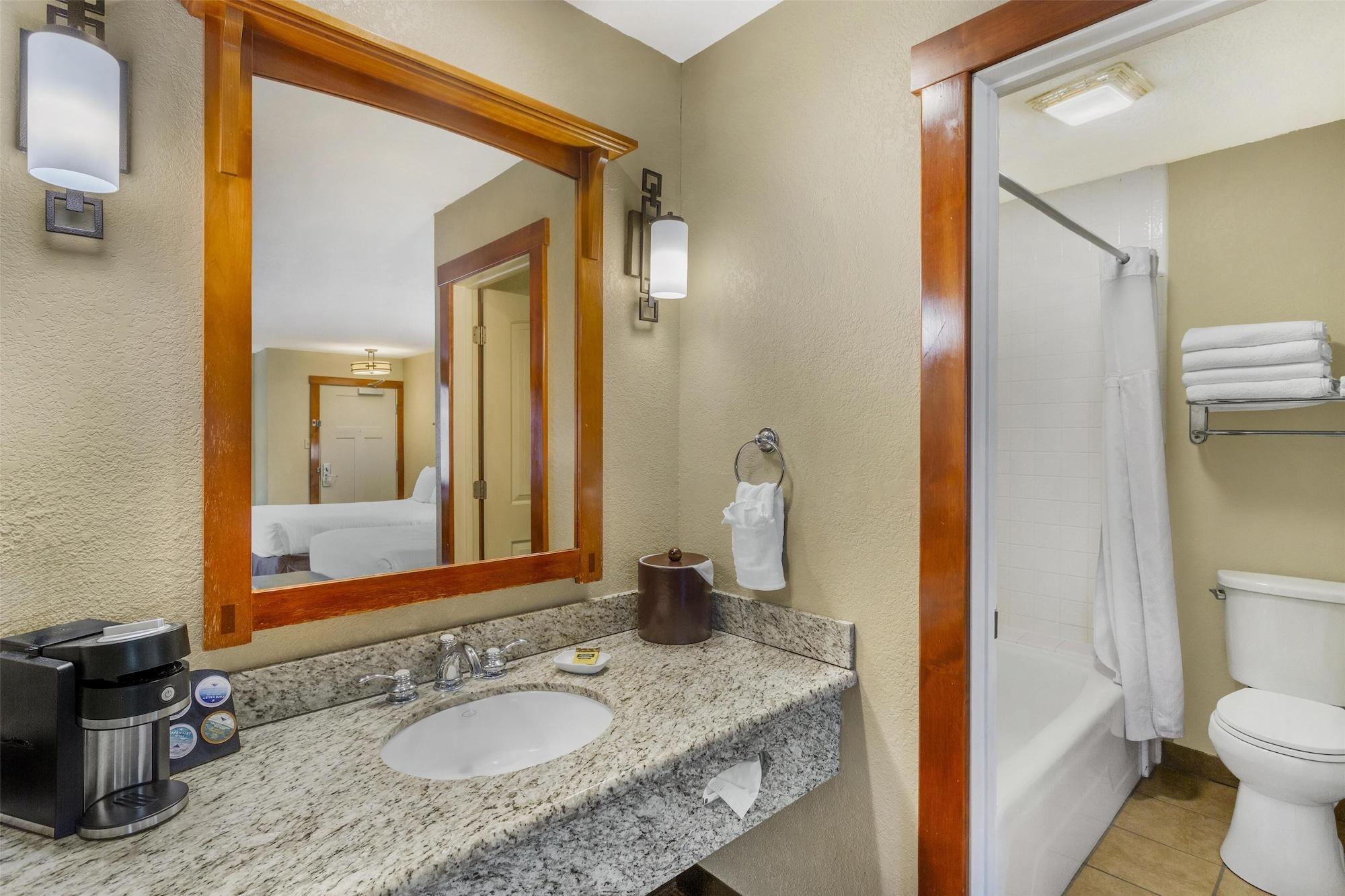 Standard, Multiple Beds, Balcony, Large، Best Western Plus High Country Inn 4/4