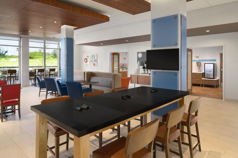 Holiday Inn Express And Suites Duluth North Miller Hill 43/59