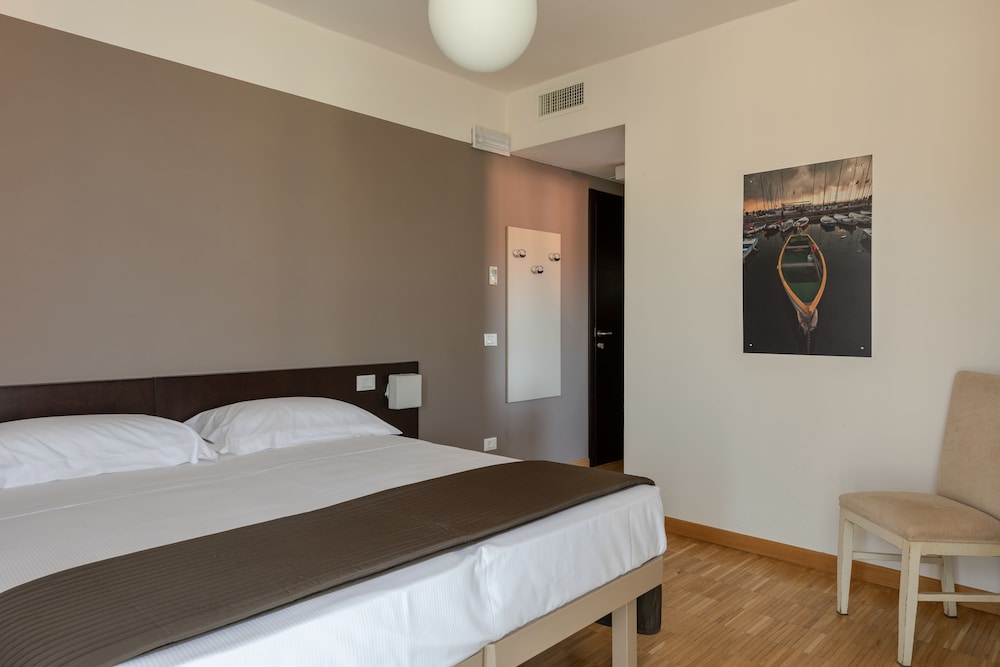 Vialeromadodici Rooms & Apartments 7/58