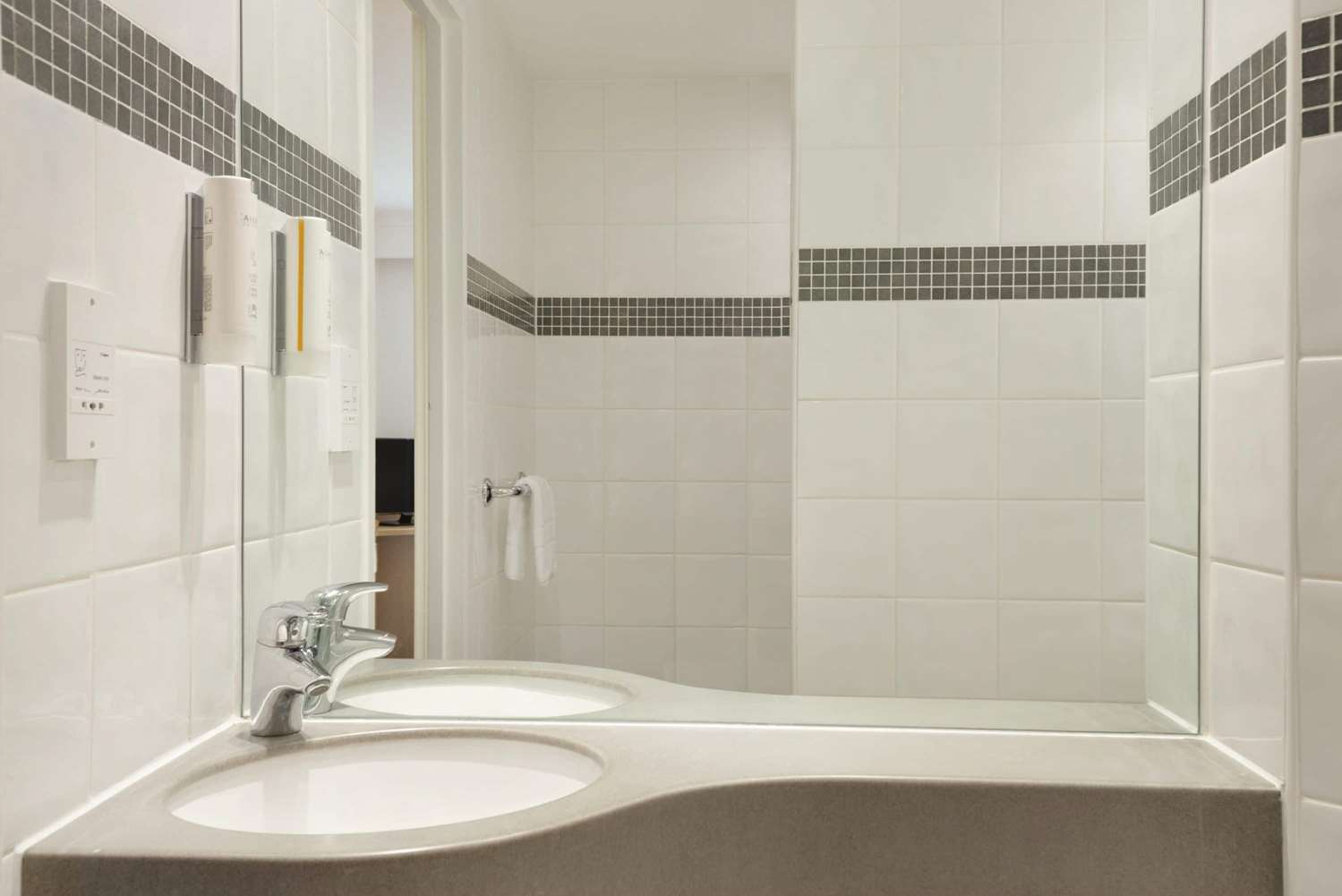 Ramada by Wyndham Wakefield 32/33