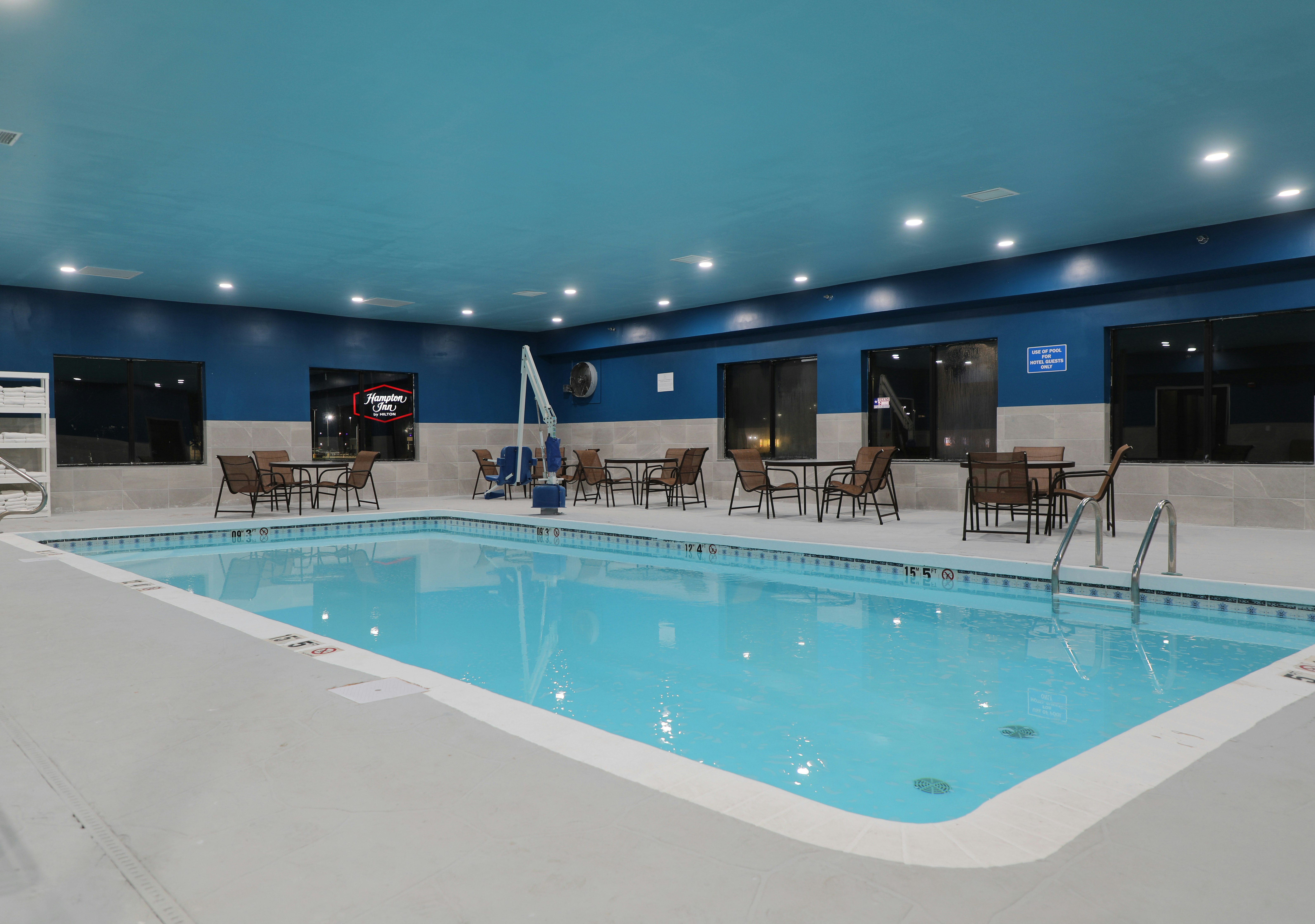 Hampton Inn Hutchinson 17/40