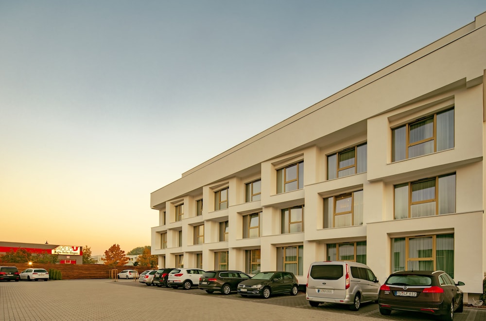 Trip Inn Conference Hotel & Suites 1/54