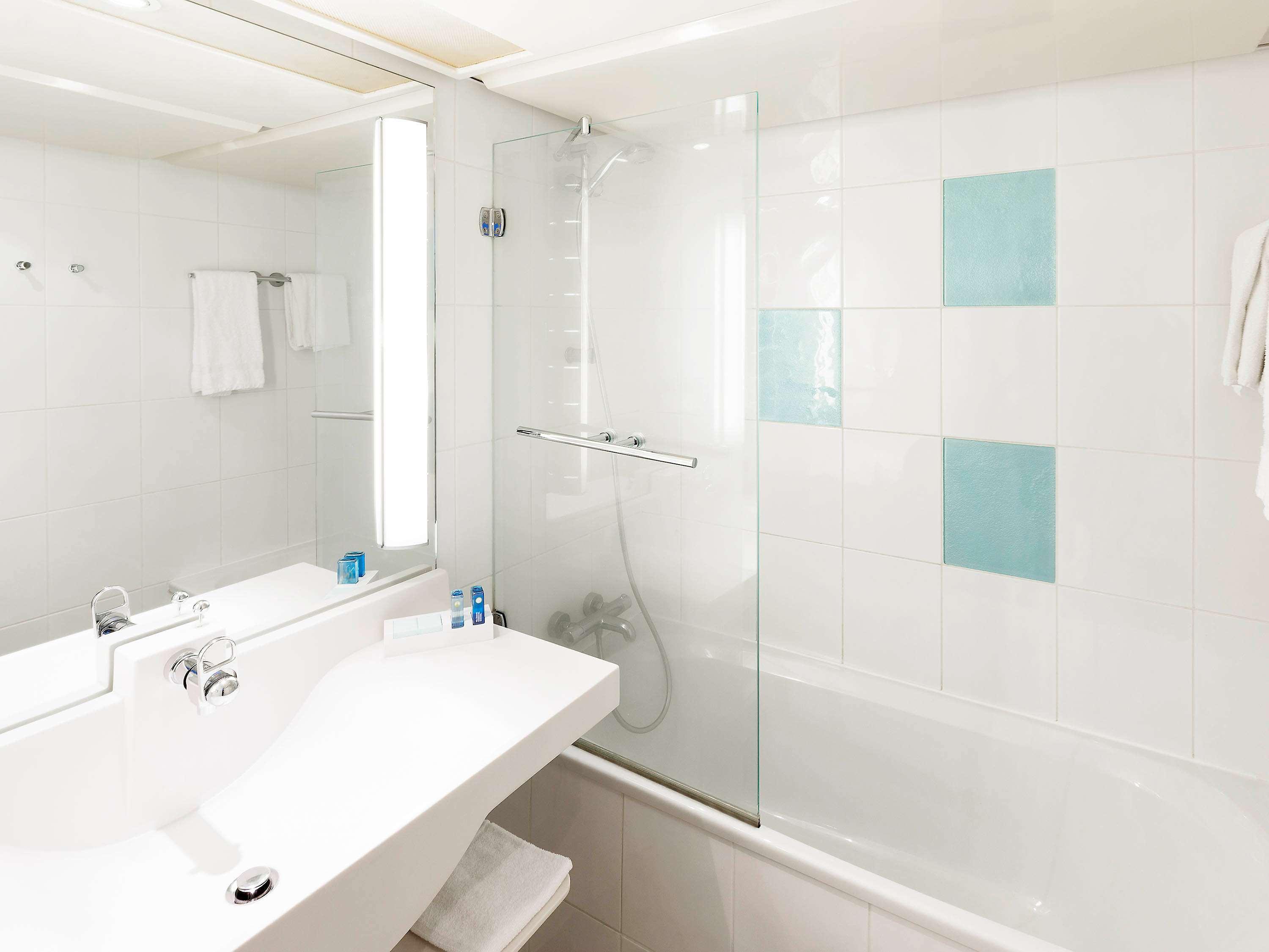 Novotel London Heathrow Airport - M4 Jct 4 Hotel 49/50