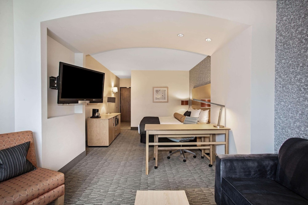 La Quinta Inn & Suites by Wyndham Austin NW/Lakeline Mall 27/44