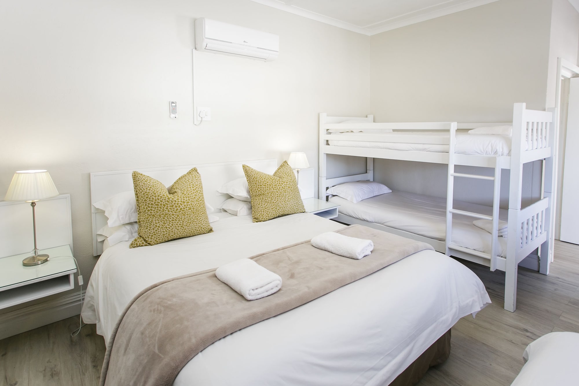 5 Sleeper, Deluxe, 5 Beds