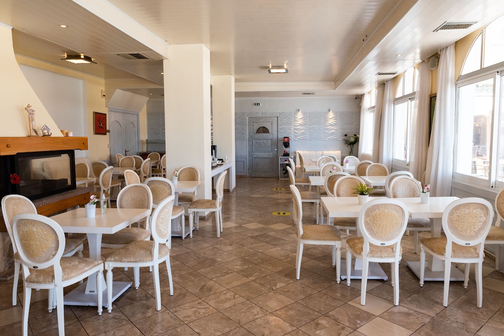 Nirikos Hotel 39/49