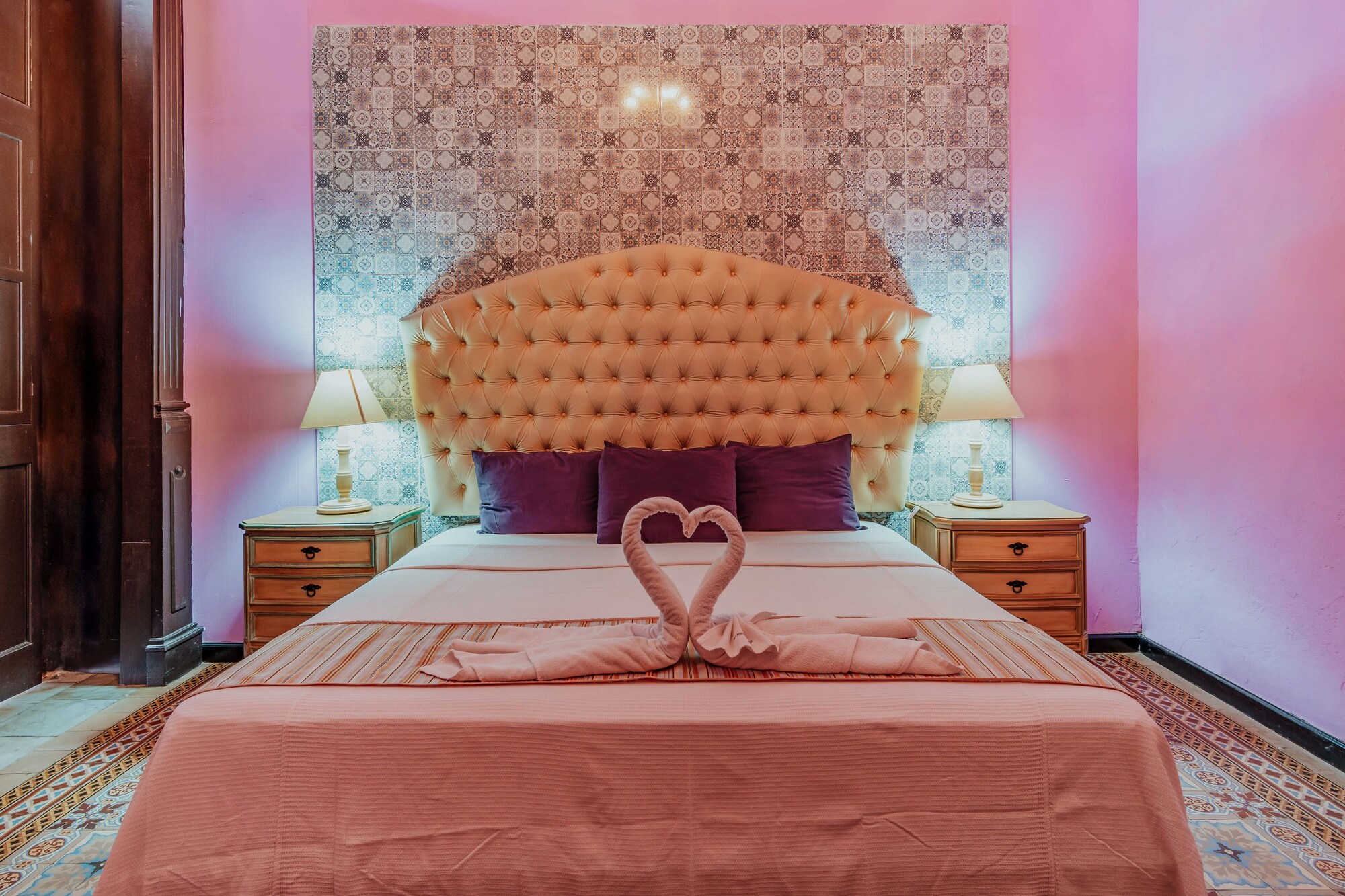 IMPERIAL, SUPERIOR, KING BED