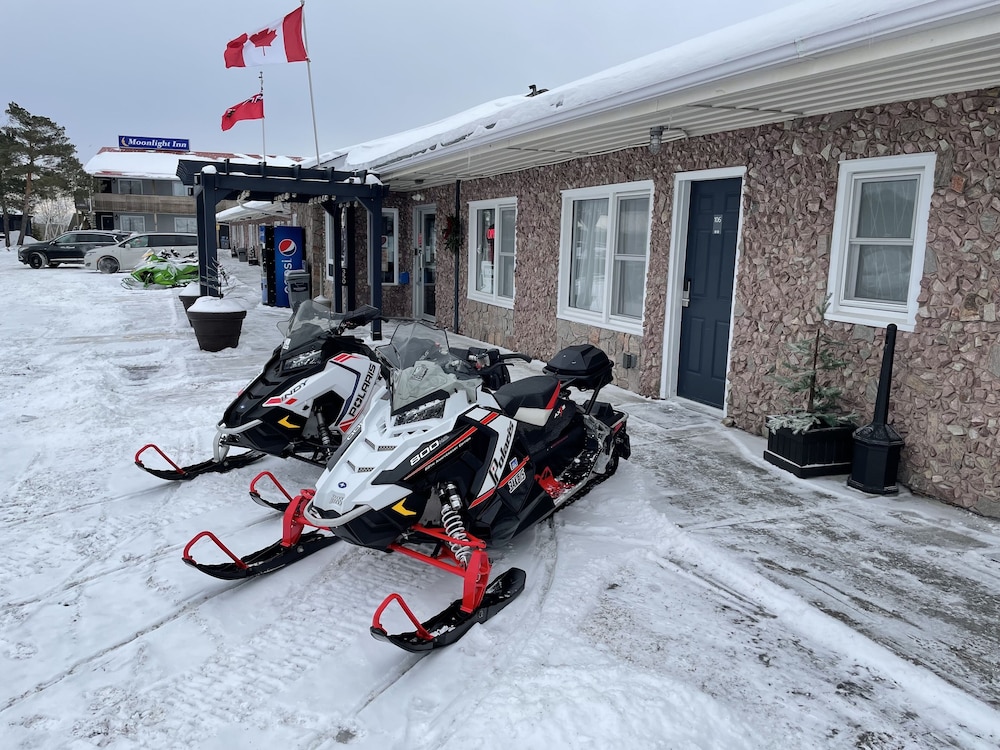 Moonlight Inn and Suites Sudbury 34/50