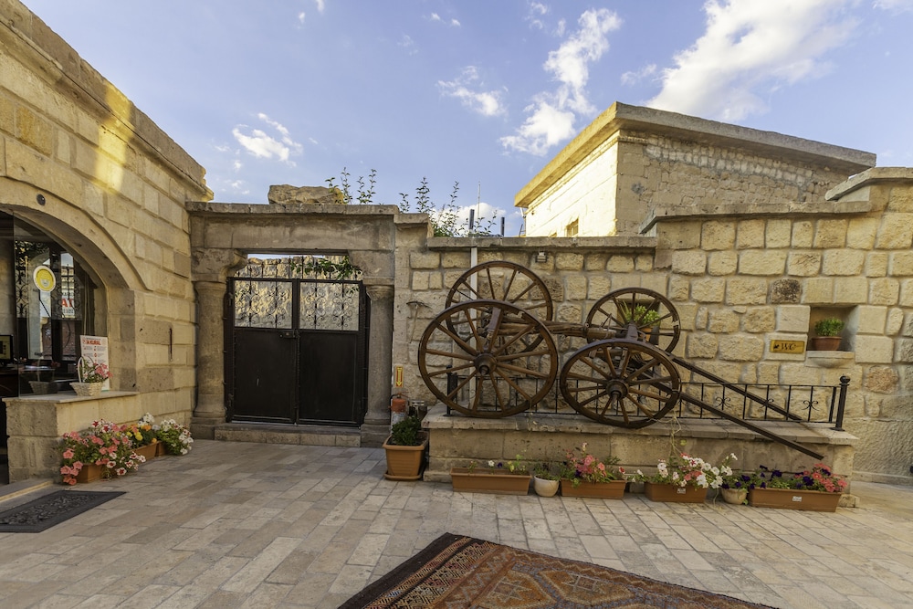 Mystic Cave House Hotel 34/50
