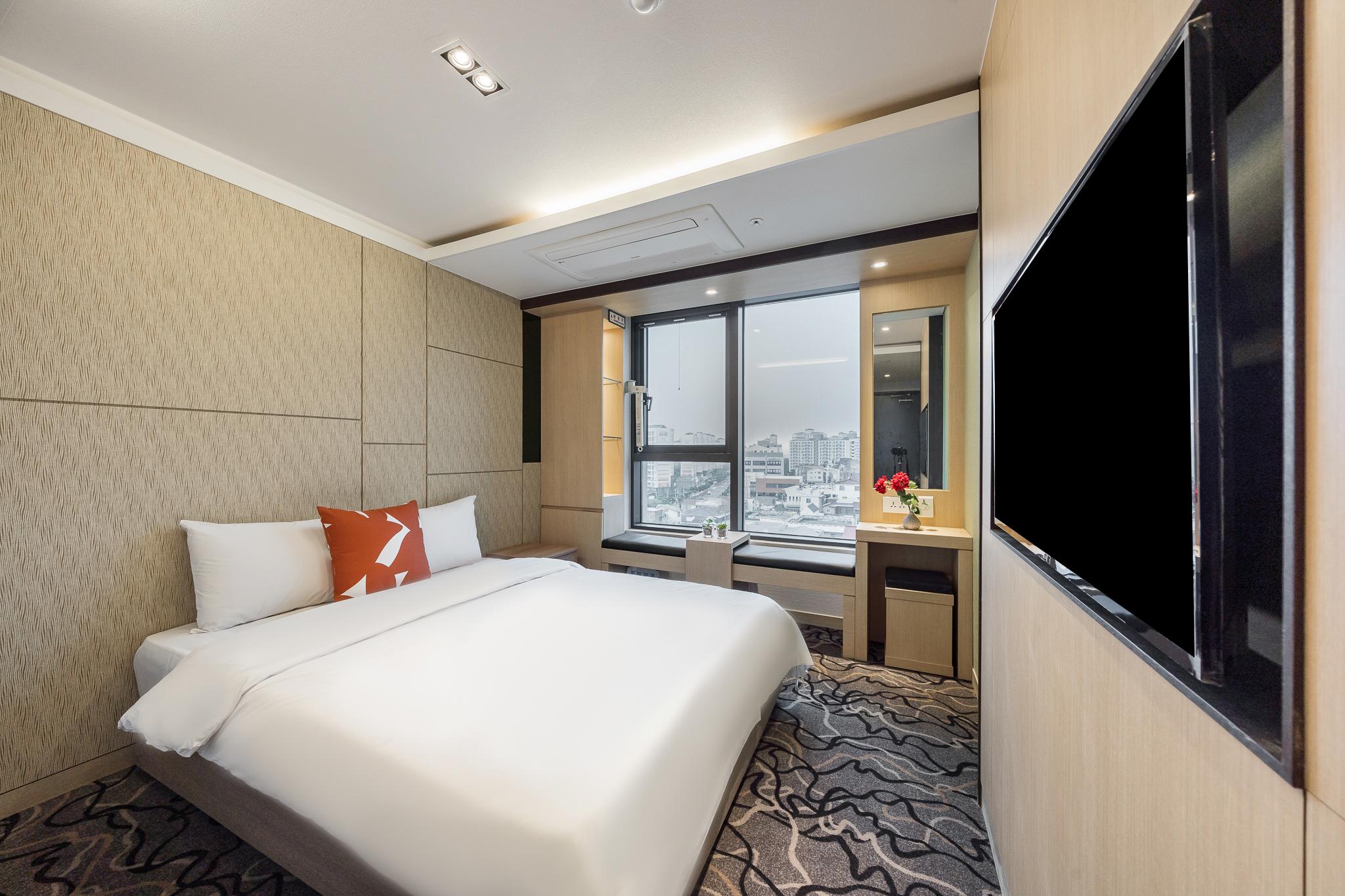 DELUXE, DOUBLE BED