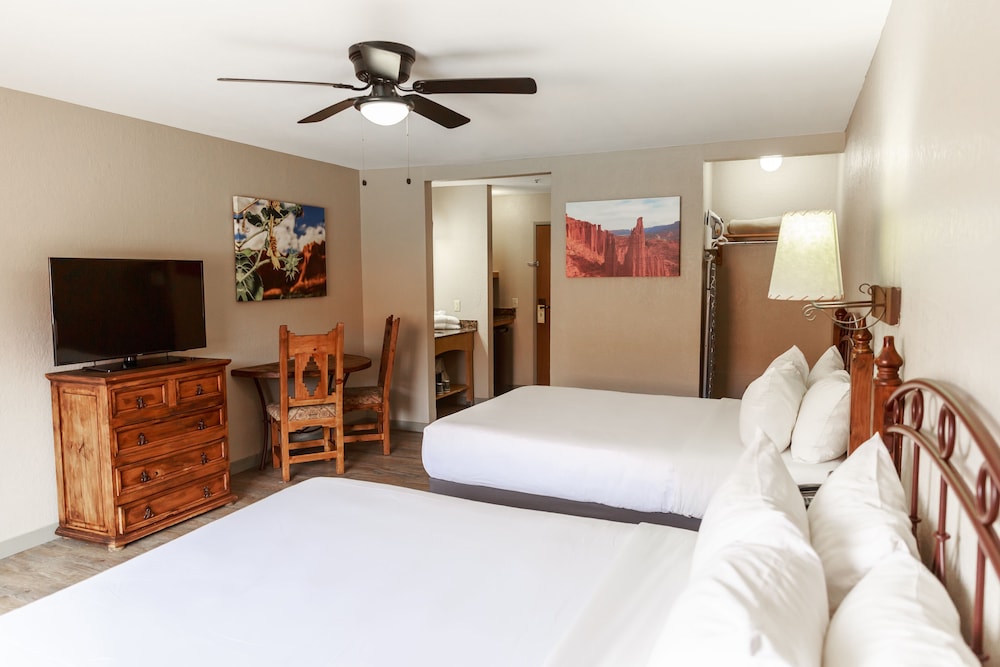 STANDARD, 2 QUEEN BEDS