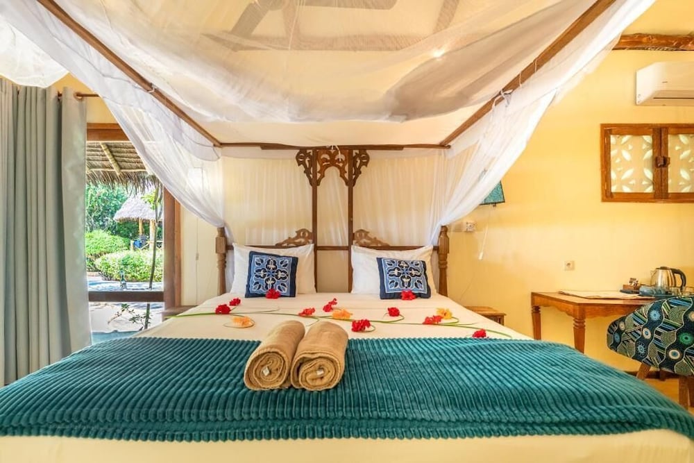 SUPERIOR, KING BED, OCEAN VIEW