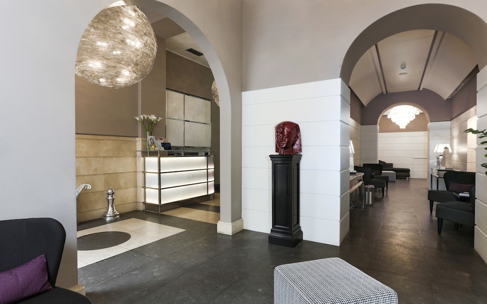 The Independent Suites 40/51