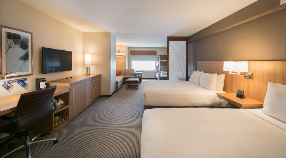 ROOM, ACCESSIBLE