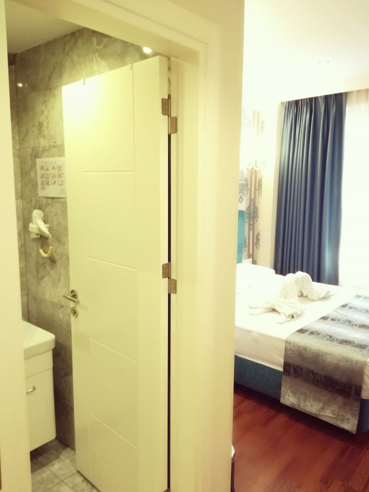 By Historial Hotel Due 6/35