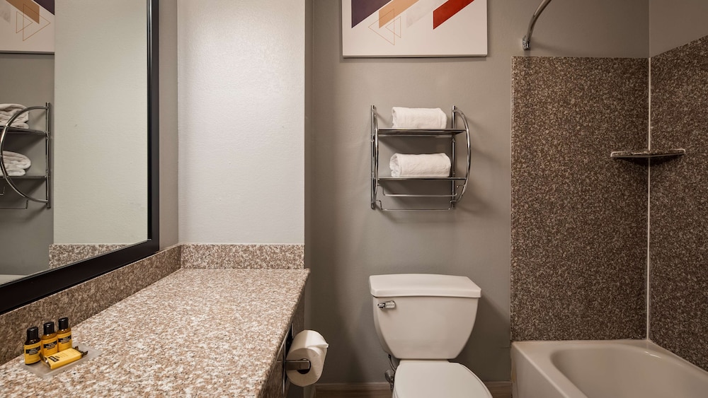 Best Western Plus New Cumberland Inn & Suites 12/35