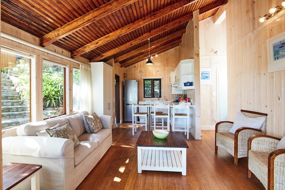 Under Milkwood Resort 24/49