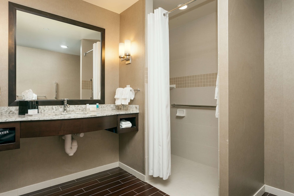 Hilton Garden Inn Seattle Downtown 16/80