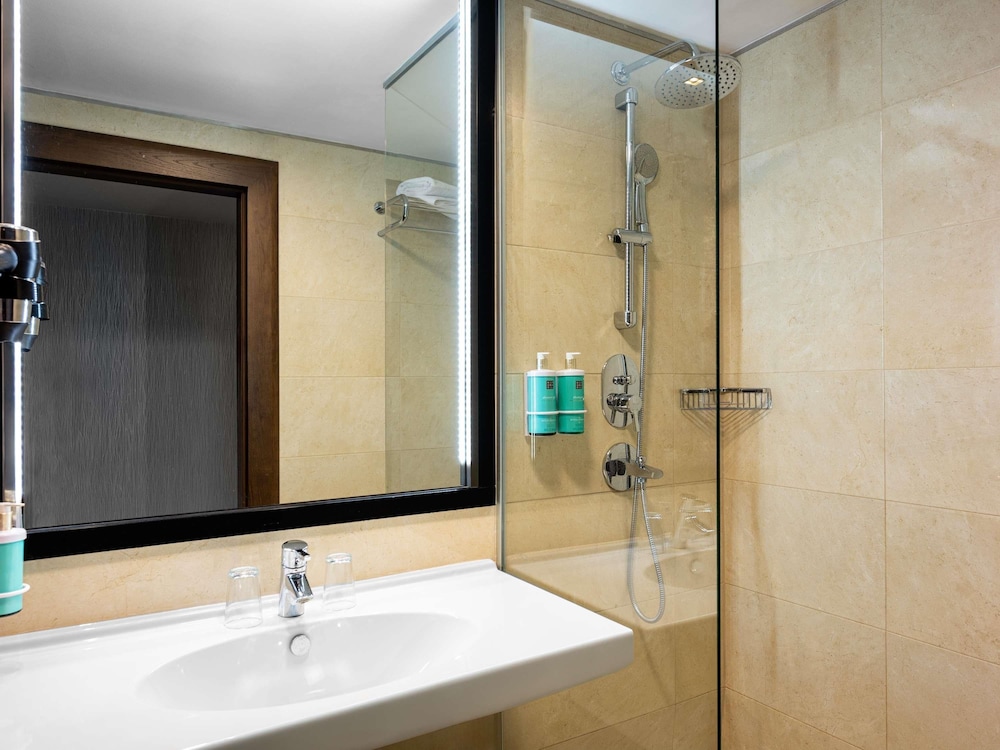 Movenpick Hotel Sarajevo 76/77