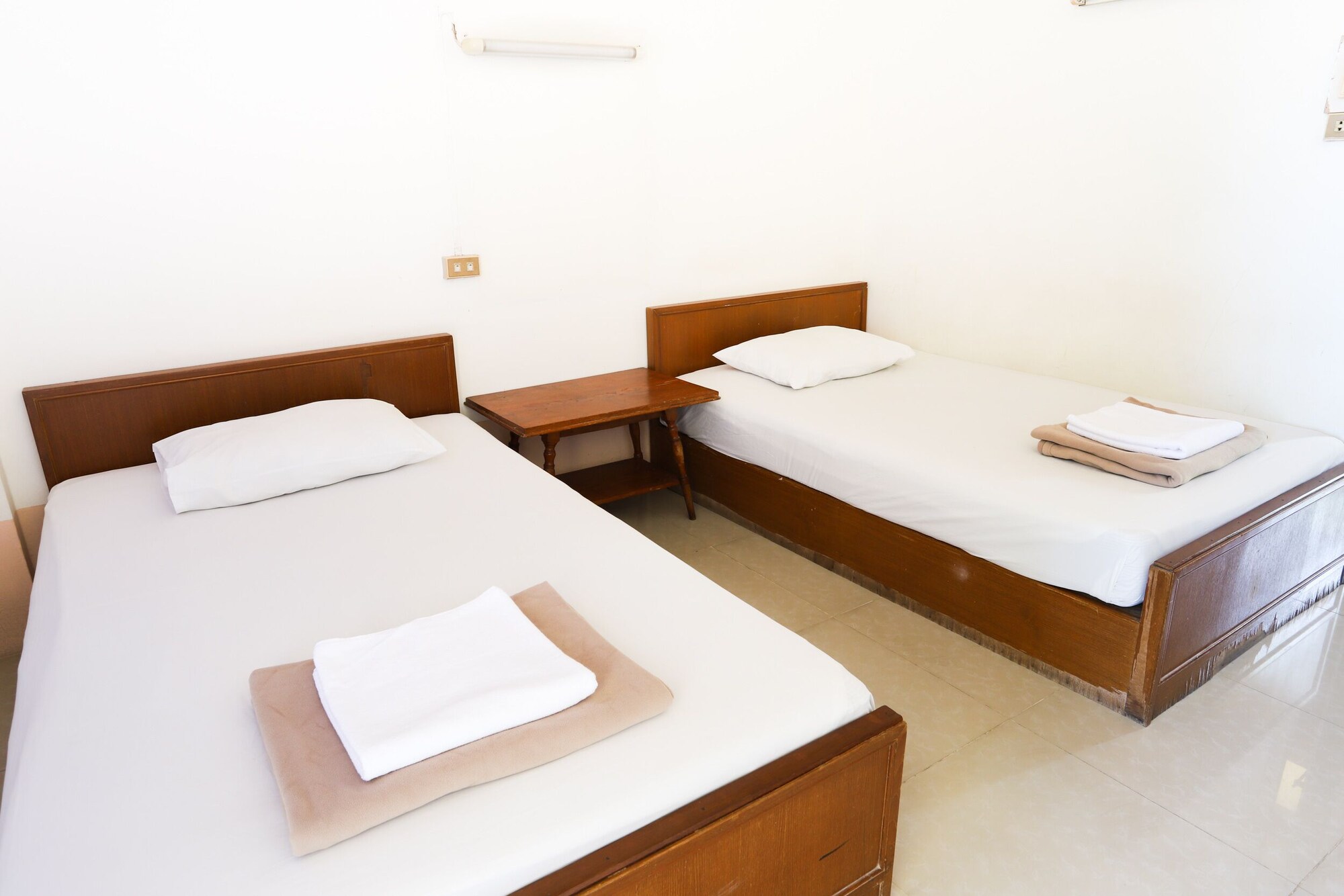 ROOM, TWIN BEDS, WITH FAN