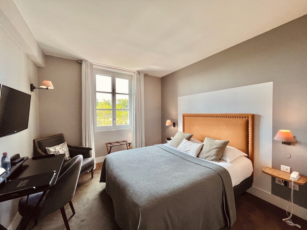 Hotel & Restaurant Des Basses Pyrenees 15/50