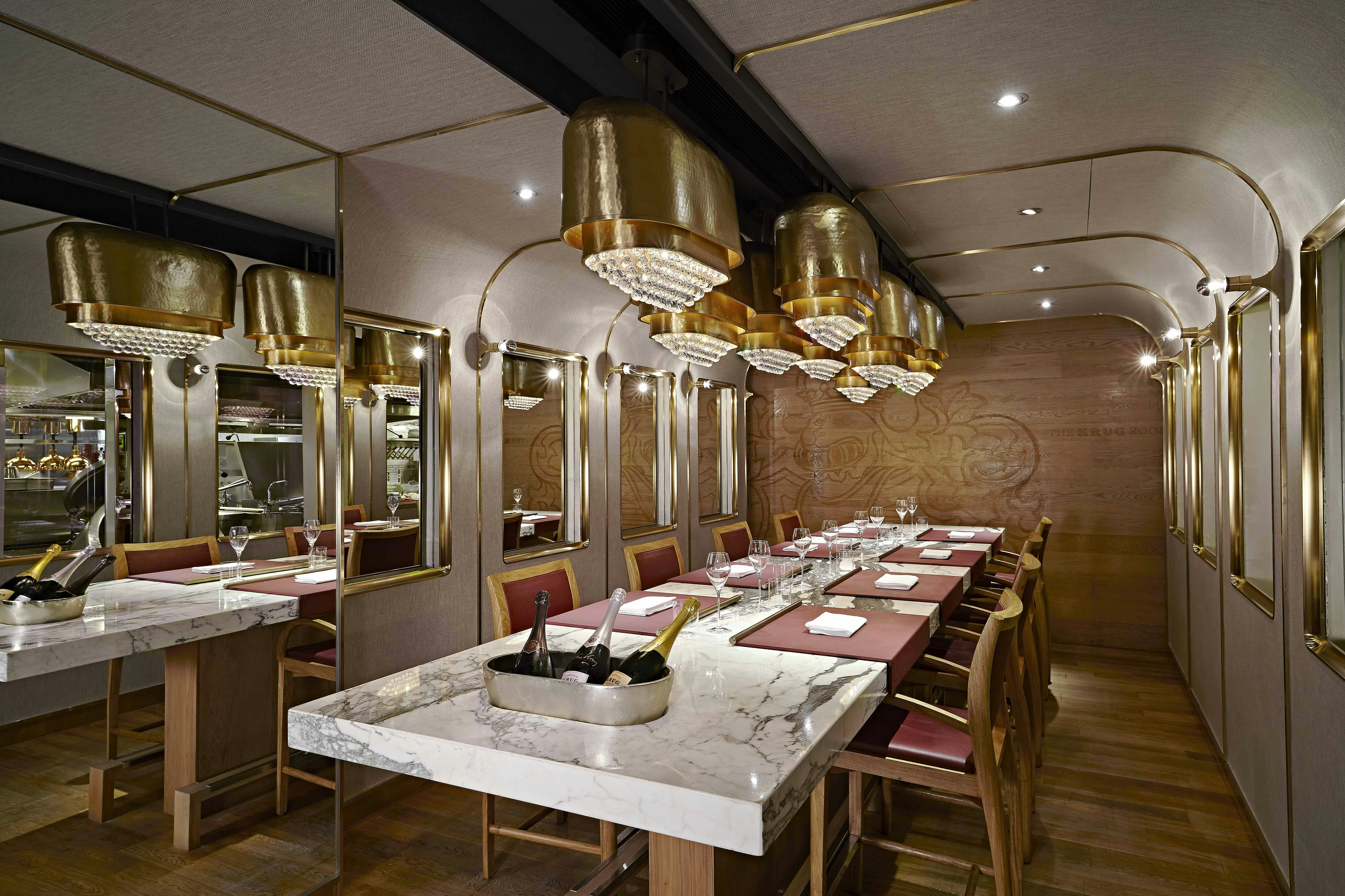 Mandarin Oriental Hong Kong 60/81