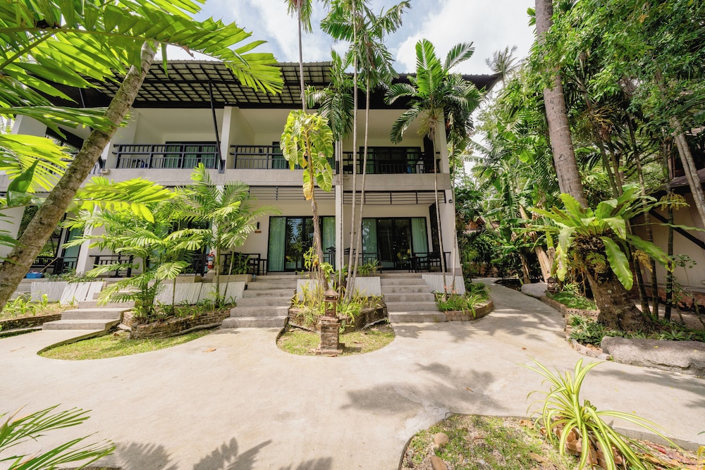 Sand Sea Resort Railay Beach 6/81