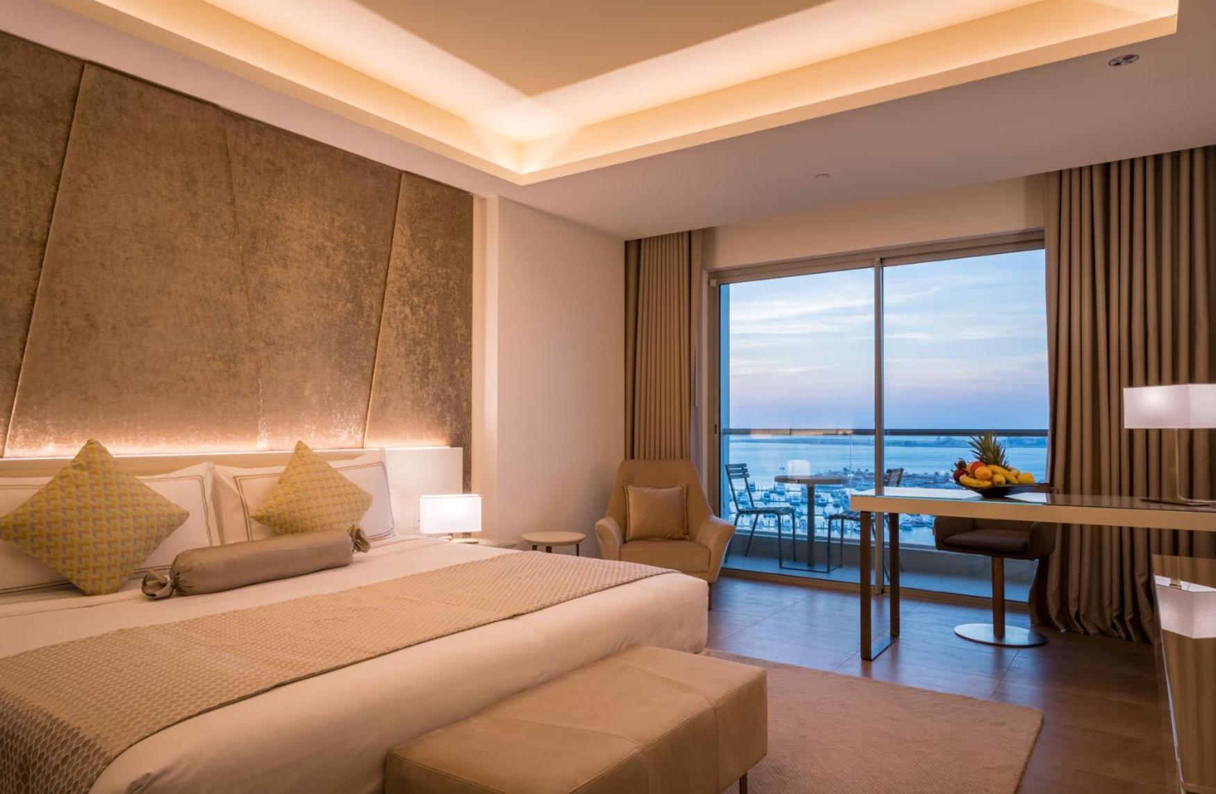 PREMIUM, KING BED, CITY VIEW
