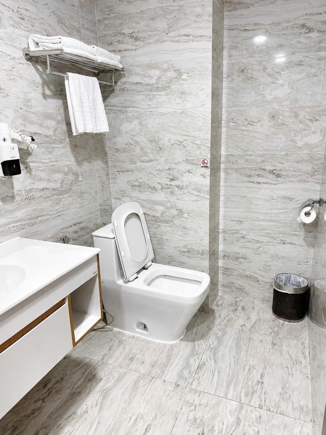 غرفة عائلية بسريرين كوين، QUEEN ANN HOTEL 6/8