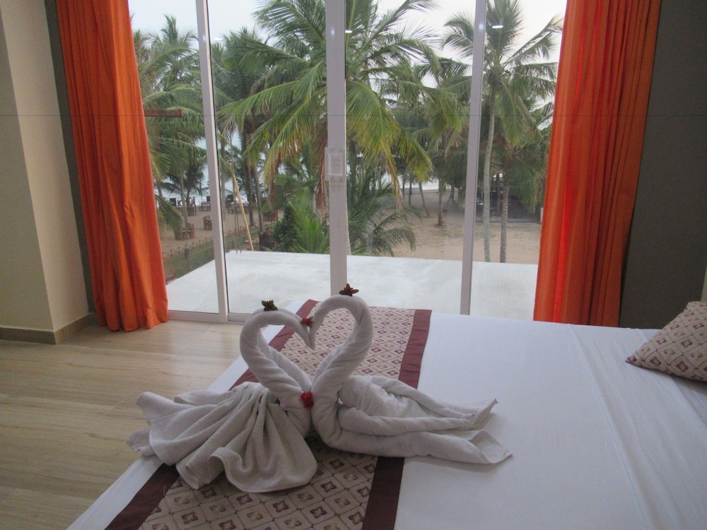 Sand Bank Hotel & Restaurant 7/18