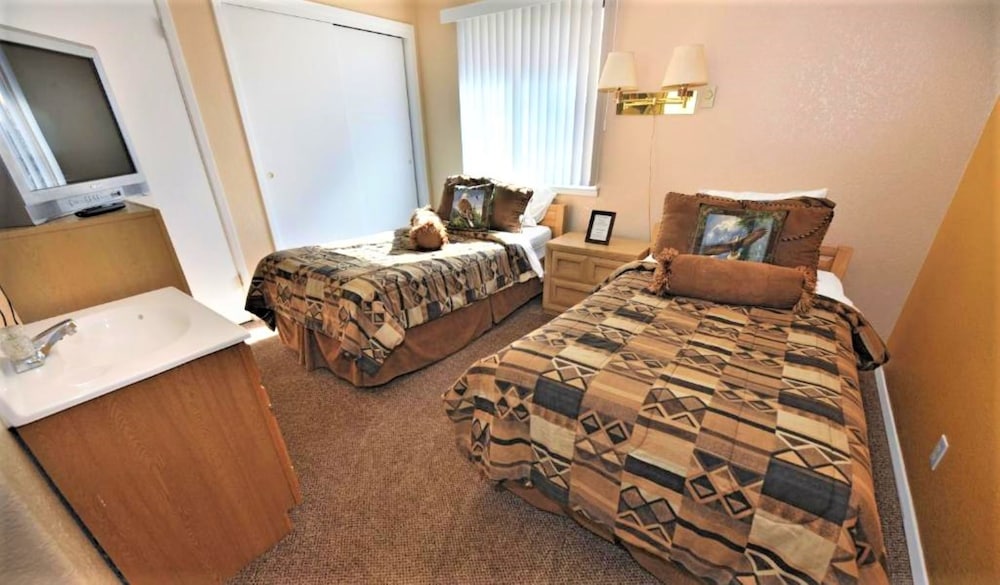 Pinecliff Village Resort 26/69