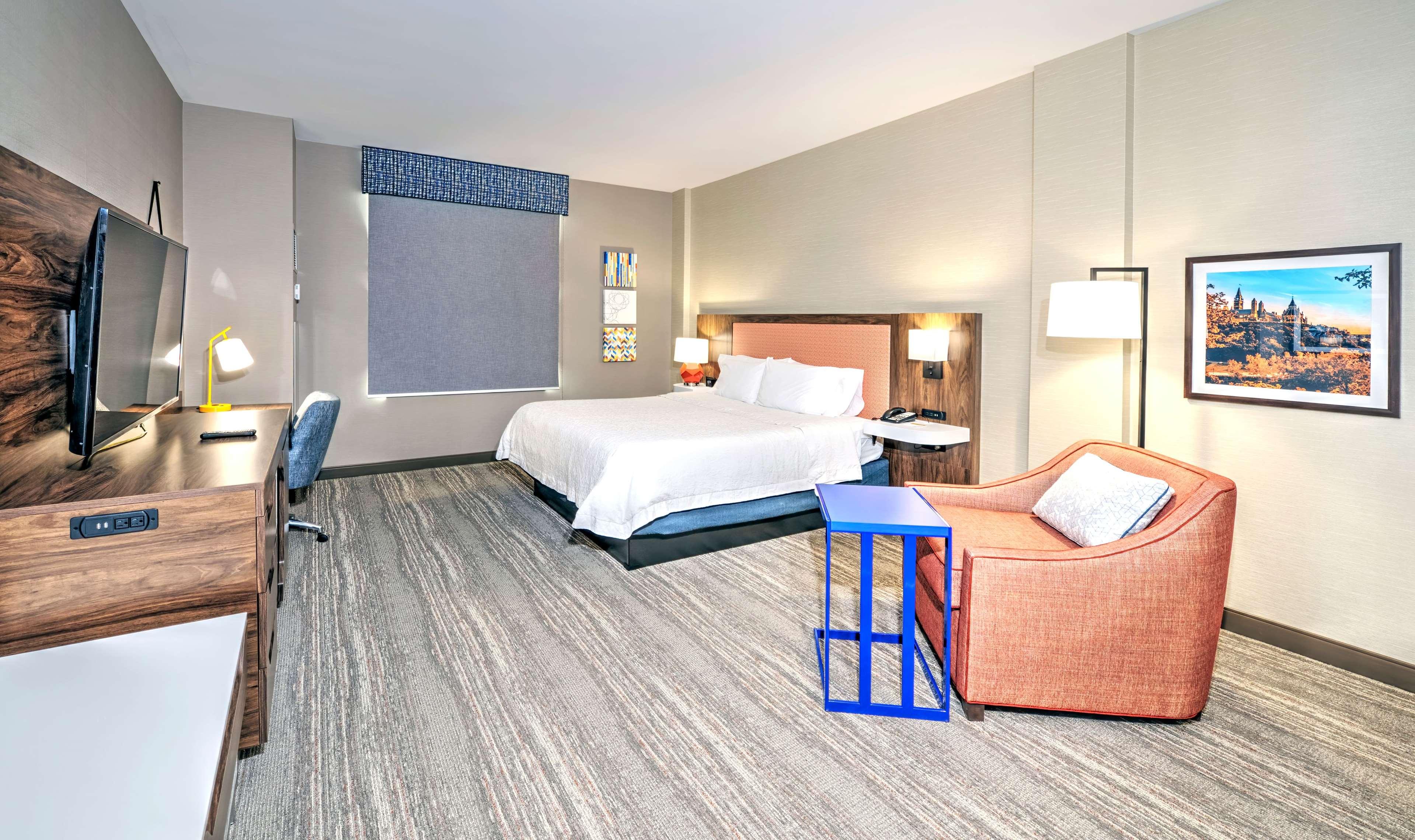 1 BEDROOM, SUITE, KING BED, SOFA