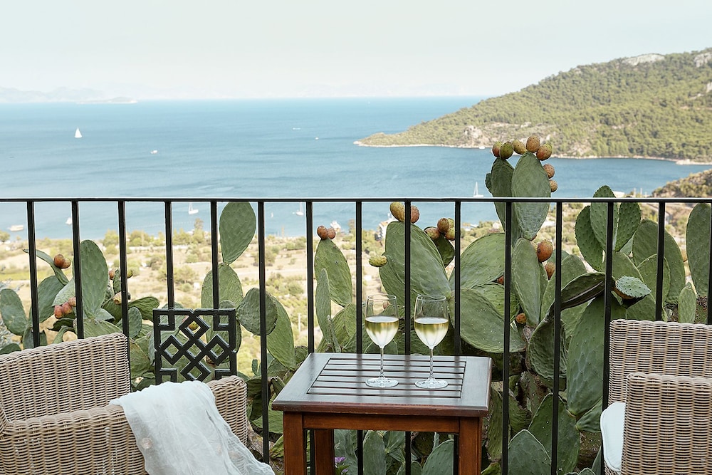 Dionysos Hotel 59/62