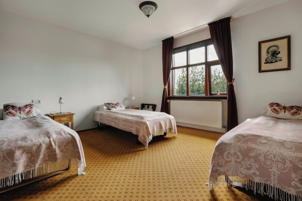 2 Bedrooms, Family, 1 Double and 3 Single Beds