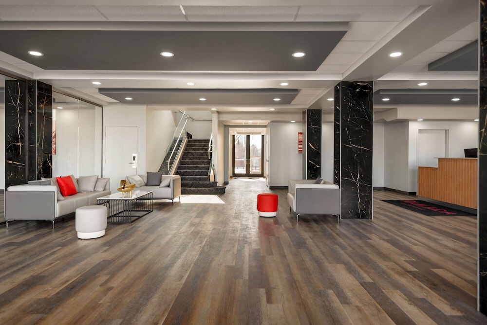 Ramada by Wyndham West Edmonton Hotel & Suites 35/45