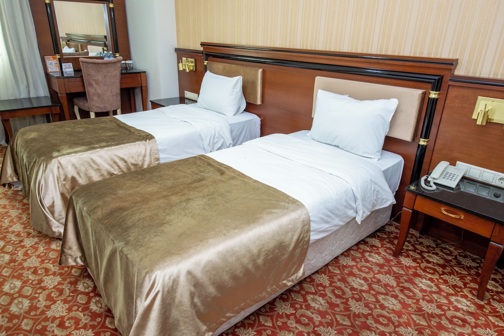 Parliament Hotel & Restaurant 24/56